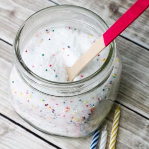 DIY Birthday Cake Bath Salts Tutorial - Relax and celebrate your birthday everyday with these DIY homemade Birthday Cake Bath Salts. This bath soak is also a yummy DIY gift idea. Check out the tutorial! Ooooh! Love this! I think it would make a great gift idea for tweens too!