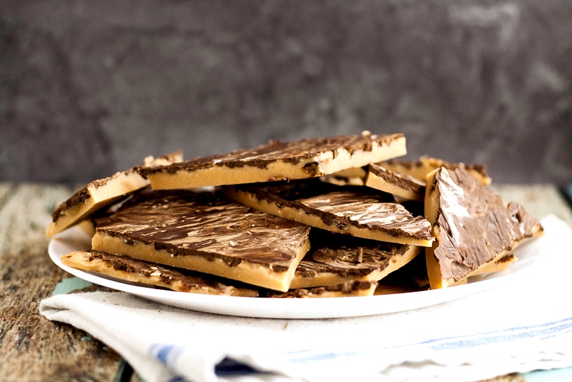 Homemade Toffee Recipe - Who knew making homemade chocolate toffee could be so easy?! With just 4 ingredients, you can make your own sweet, crunchy and delicious toffee to enjoy! This is seriously so good it's like crack!