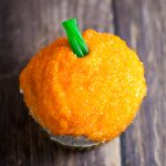 Sparkle Pumpkin Cupcakes Tutorial - Make these fun, easy, and festive Sparkle Pumpkin Cupcakes in just 4 simple steps for adorable Fall and Halloween treats! What a great idea for Halloween food. My kiddos will love these! Make them as Pumpkin spice too!
