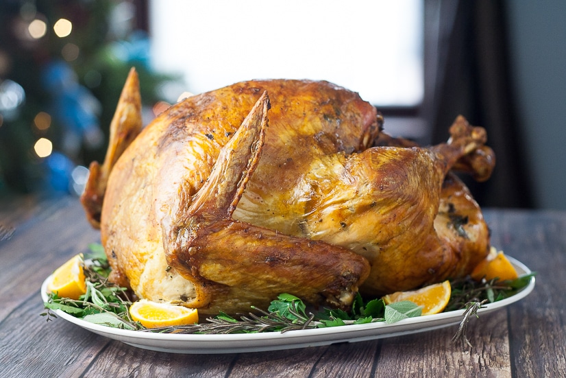 7 easy tips for How to Make a Juicy Turkey - For a juicy, golden, beautiful and delicious turkey this Thanksgiving, check out these 7 tips for how to make a juicy turkey.