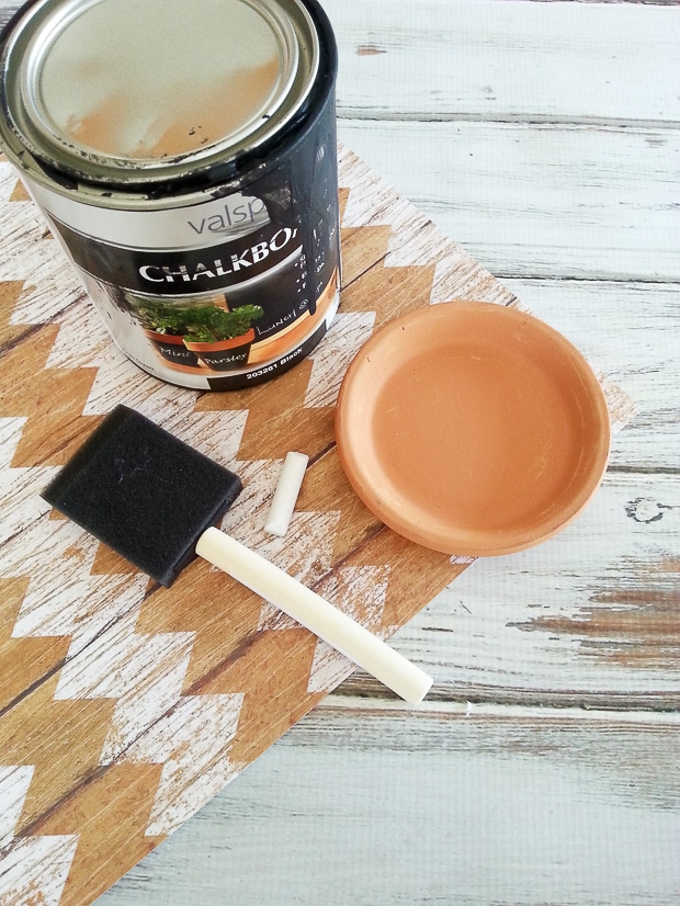 How to Make Easy DIY Chalkboard Coasters { TUTORIAL} - These easy DIY Chalkboard Coasters are perfect for daily use, parties, and even make pretty table settings.  Make these fun coasters with this simple, easy-to-follow tutorial. So cute!