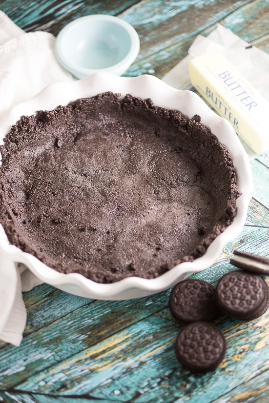No Bake Oreo Cookie Pie Crust - This chocolate, easy Oreo crust recipe is simple and delicious, with just 2 ingredients. Perfect way to make your favorite no bake pie or cheesecake even more fabulous! Such an easy pie crust recipe and so yummy!