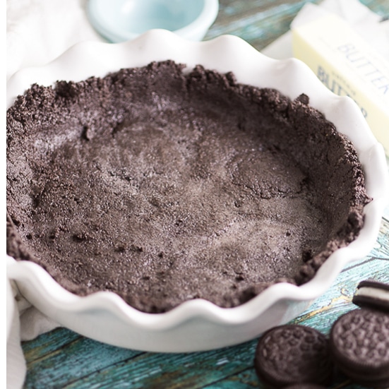 No Bake Oreo Cookie Pie Crust - This chocolate, easy Oreo crust recipe is simple and delicious, with just 2 ingredients. Perfect way to make your favorite no bake pie or cheesecake even more fabulous! Such an easy pie crust recipe and so yummy!
