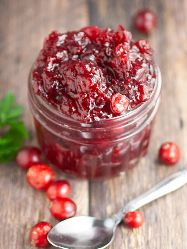 4-Ingredient Cranberry Sauce Perfect for the Holiday Table