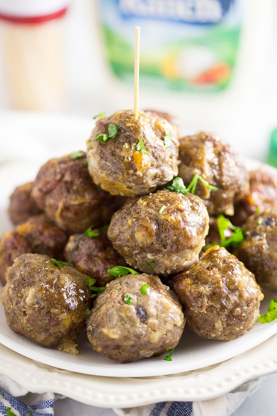 Baked Cheddar Bacon Ranch Meatballs Recipe - These tangy, zesty Baked Cheddar Bacon Ranch Meatballs have a to-die-for flavor combo and are baked in the oven for a delicious, quick and easy appetizer recipe. 