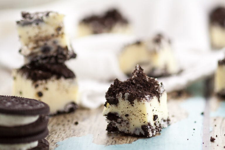 Quick & Easy Cookies and Cream Fudge Recipe The Gracious Wife