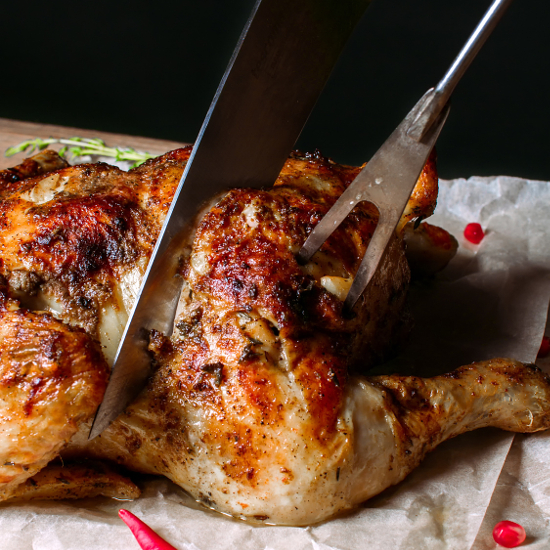 7 easy tips for How to Make a Juicy Turkey - For a juicy, golden, beautiful and delicious turkey this Thanksgiving, check out these 7 tips for how to make a juicy turkey.