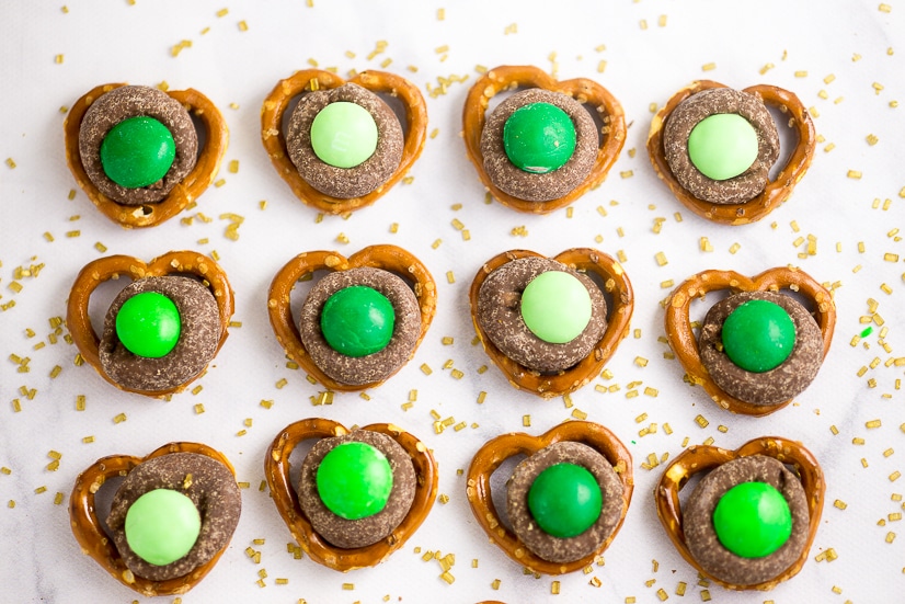 Mint Chocolate Pretzel Bites Recipe - Quick and easy, these Mint Chocolate Pretzel Bites, with just 3 ingredients,  make a festive sweet and salty treat perfect for St Patrick's Day!
