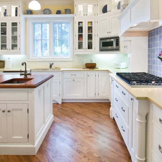 5 Tips to Help Clean Your Kitchen Faster - Whether you're Spring cleaning or just running a busy schedule, use these 5 simple tips to help clean your kitchen faster! Great cleaning tips and tricks for kitchen!