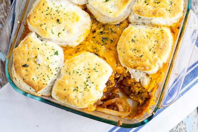 Cheeseburger Biscuit Bake Recipe - This Cheeseburger Biscuit Bake recipe is a delicious 30 minute recipe with ground beef and lots of cheese that's sure to be an instant family favorite. Super yummy and EASY family dinner recipe. 