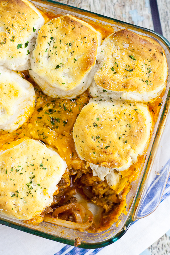 Cheeseburger Biscuit Bake Recipe - This Cheeseburger Biscuit Bake recipe is a delicious 30 minute recipe with ground beef and lots of cheese that's sure to be an instant family favorite. Super yummy and EASY family dinner recipe. 