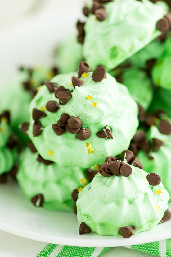 Mint Chocolate Meringues Recipe - Light and fluffy with the perfect amount of crispy, these cool and minty Mint Chocolate Meringues are perfect for mint chocolate lovers. Festive for Christmas or St Patrick's Day too!