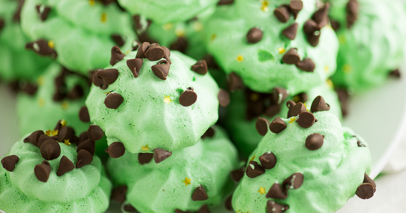 Mint Chocolate Meringues Recipe - Light and fluffy with the perfect amount of crispy, these cool and minty Mint Chocolate Meringues are perfect for mint chocolate lovers. Festive for Christmas or St Patrick's Day too!