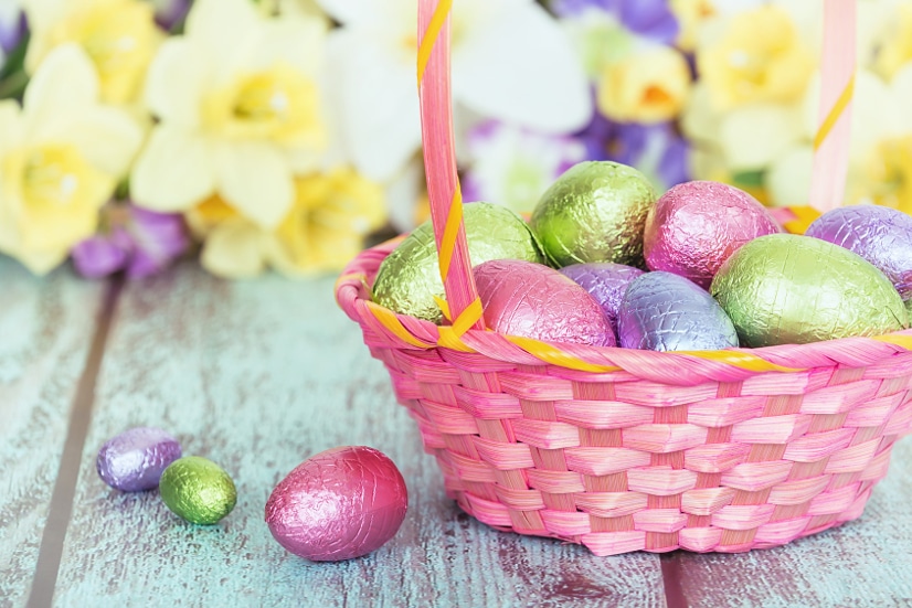 20 Edible Easter Basket Fillers ideas for kids - Fill your Easter baskets with a variety of goodies this year with these 20 Edible Easter Basket Fillers ideas that are perfect for kids!