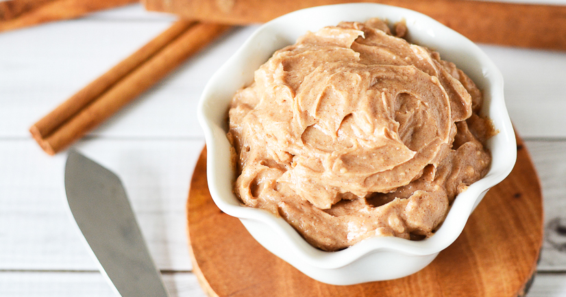 Honey Cinnamon Butter Recipe - What could be better than butter, you ask? This sweet, warm Honey Cinnamon Butter with just 4 ingredients that you can whip up in just 10 minutes! Put it in a mason jar for a super yummy DIY gift idea!