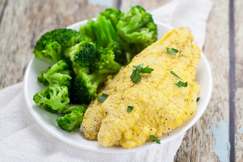 Lemon Pepper Baked Catfish Recipe - Crisp, zesty and baked right in the oven, this Lemon Pepper Baked Catfish recipe can be made in just 30 minutes with 5 ingredients! Quick and easy dinner recipe. Healthy too!