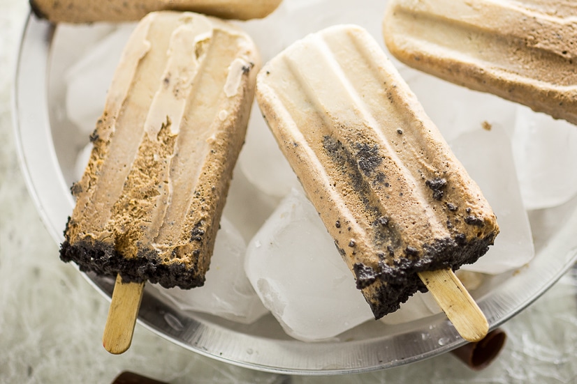 Creamy Chocolate Pie Pops Recipe - Make this quick and easy no bake dessert Creamy Chocolate Pie Pops recipe with just 2 ingredients. These are SO good. Taste just like fudgsicles. Perfect homemade popsicle recipe for the Summer!
