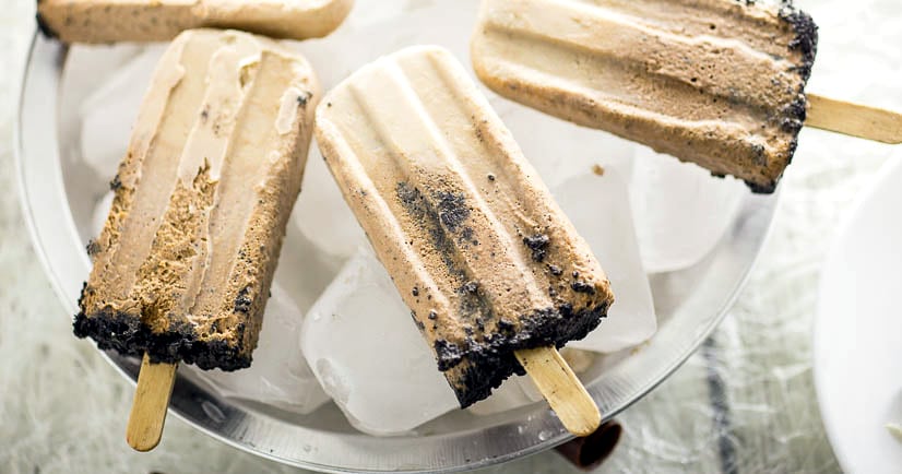 Creamy Chocolate Pie Pops Recipe - Make this quick and easy no bake dessert Creamy Chocolate Pie Pops recipe with just 2 ingredients. These are SO good. Taste just like fudgsicles. Perfect homemade popsicle recipe for the Summer!
