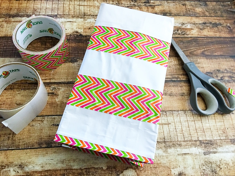 Easy DIY Duck Tape Lunch Box - Make this fun and cute Duck Tape Lunch Box for an easy and useful back to school DIY project that the kids will love making and using! Simple to make and an easy to follow tutorial!