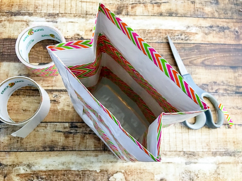 Easy DIY Duck Tape Lunch Box - Make this fun and cute Duck Tape Lunch Box for an easy and useful back to school DIY project that the kids will love making and using! Simple to make and an easy to follow tutorial!