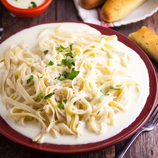 Homemade Alfredo Sauce Recipe - Make this rich and creamy Homemade Alfredo Sauce recipe that tastes as amazing as your favorite Italian restaurant, right in your own kitchen so that you can eat it whenever you want!