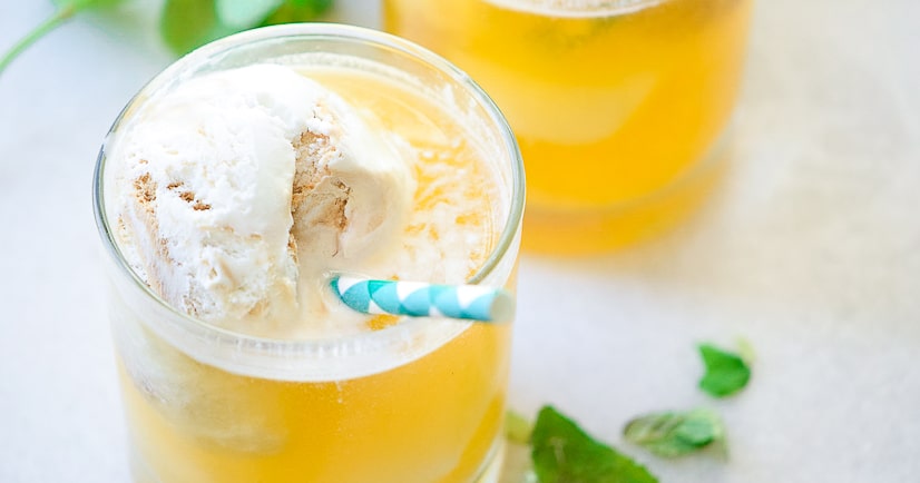 Peach Floats Recipe - Creamy, cool, and refreshing, these Peach Floats are the perfect tangy and sweet drink! Delicious for Summer and pretty for parties.   Makes a non-alcoholic drink for kids or a refreshing Summer cocktail.