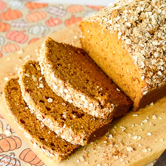 Pumpkin Bread with Cinnamon Oat Topping Recipe - Warm and fragrant Pumpkin Bread with Cinnamon Oat Topping is the best easy pumpkin bread recipe you can find. Plus it's made with a cinnamon oat streusel topping!