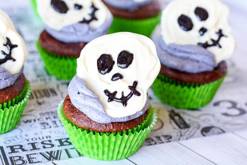 Skeleton Cupcakes - Spooky but fun Skeleton Cupcakes with chocolate skeletons on top of your favorite cupcakes are a perfect easy Halloween treat for kids! These are so cute and easy! My kids will love them!