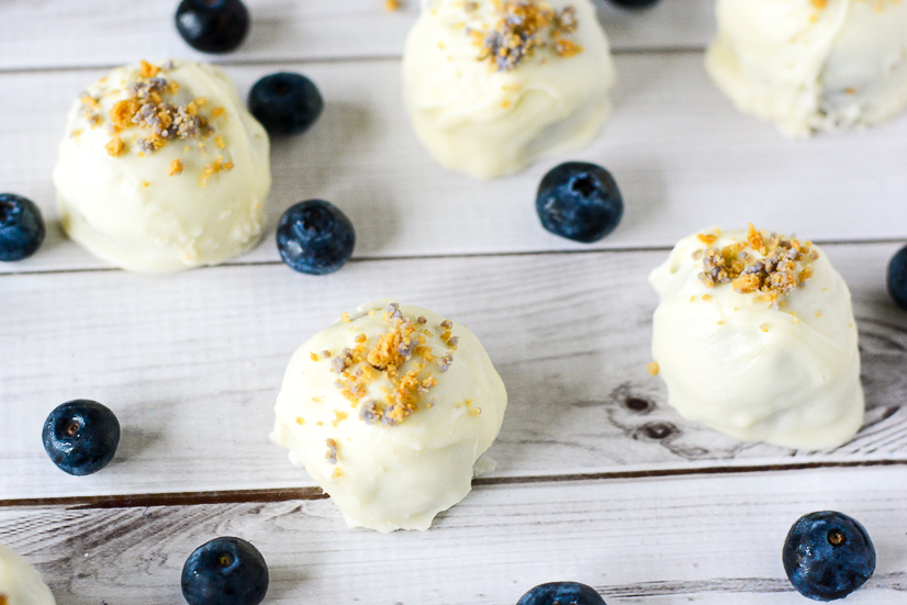 Blueberry Pie Truffles Recipe - No bake Blueberry Pie Truffles recipe with cinnamon and white chocolate are easy to make but hard to stop eating! Truffles are the best. Plus with just 4 ingredients these really are a quick and easy no bake dessert recipe!