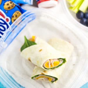 Super Fun and Easy School Lunch Ideas for Kids - Get ready for the school year with these super fun and easy school lunch ideas for kids that are healthy (AND they can actually pack themselves!). You can even prep and make ahead these healthy lunches! Plus, find three extra ways to add a little fun and a big smile to your child's school lunchtime!
