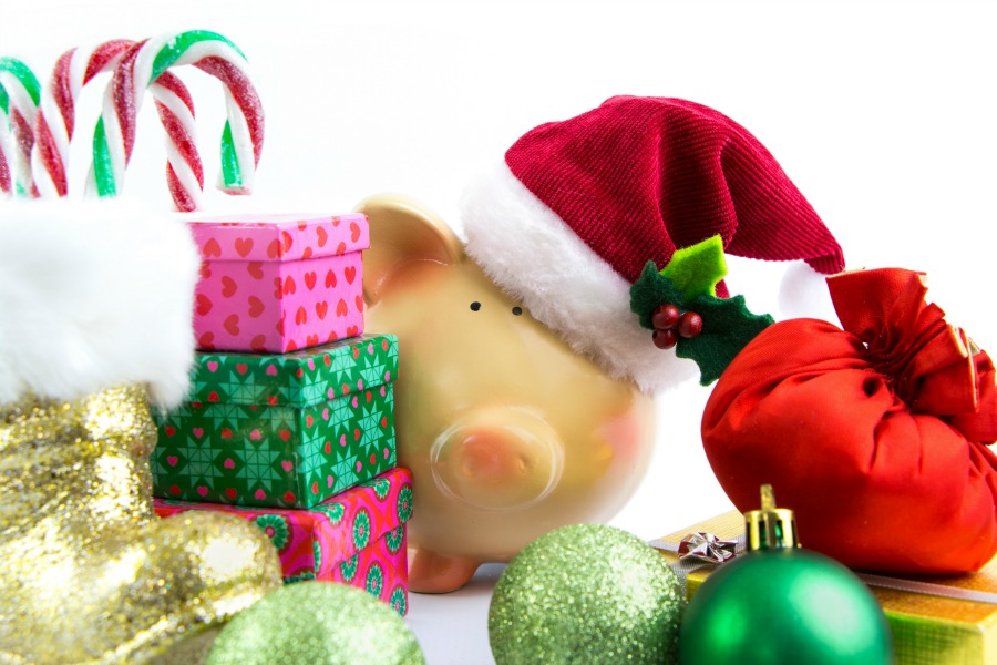 It's not too early to start planning for Christmas! Have an amazing Christmas and holiday season this year without going broke or into debt! Create a budget, and make sure your wallet is ready for the holidays too! Start planning ahead with these 6 things you can do right now to be financially prepared for Christmas early.