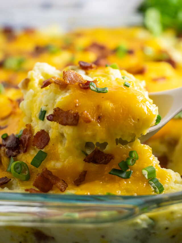 Crowd-Pleasing Twice-Baked Potato Casserole for Any Occasion