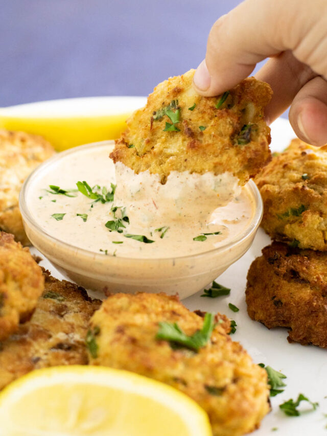 Crispy Air Fryer Crab Cakes: Savory Golden Perfection!