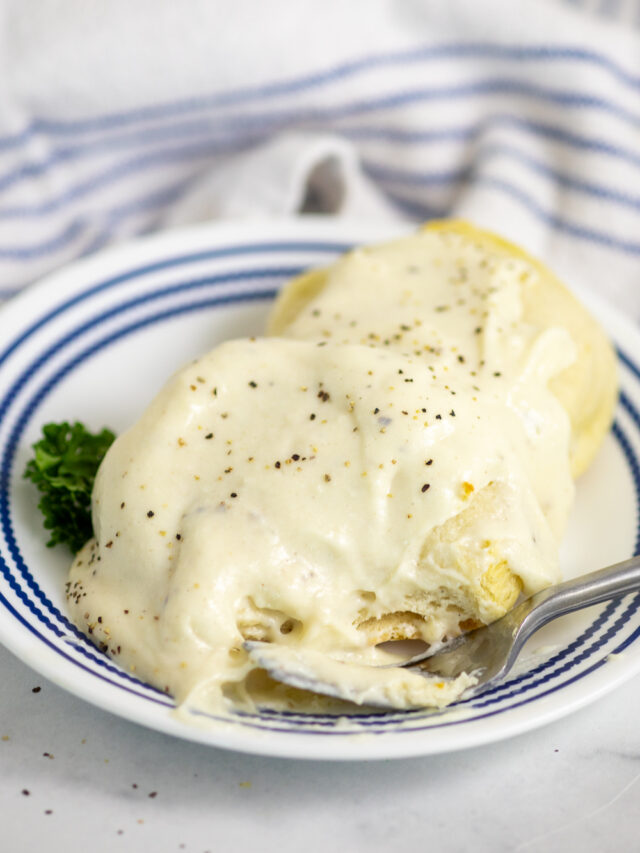 Country White Gravy: Your Biscuit's Best Friend